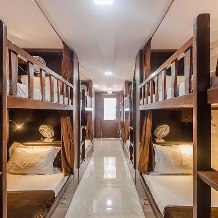 Awesome Dormitory - Men Only Mumbai Ngoại thất bức ảnh