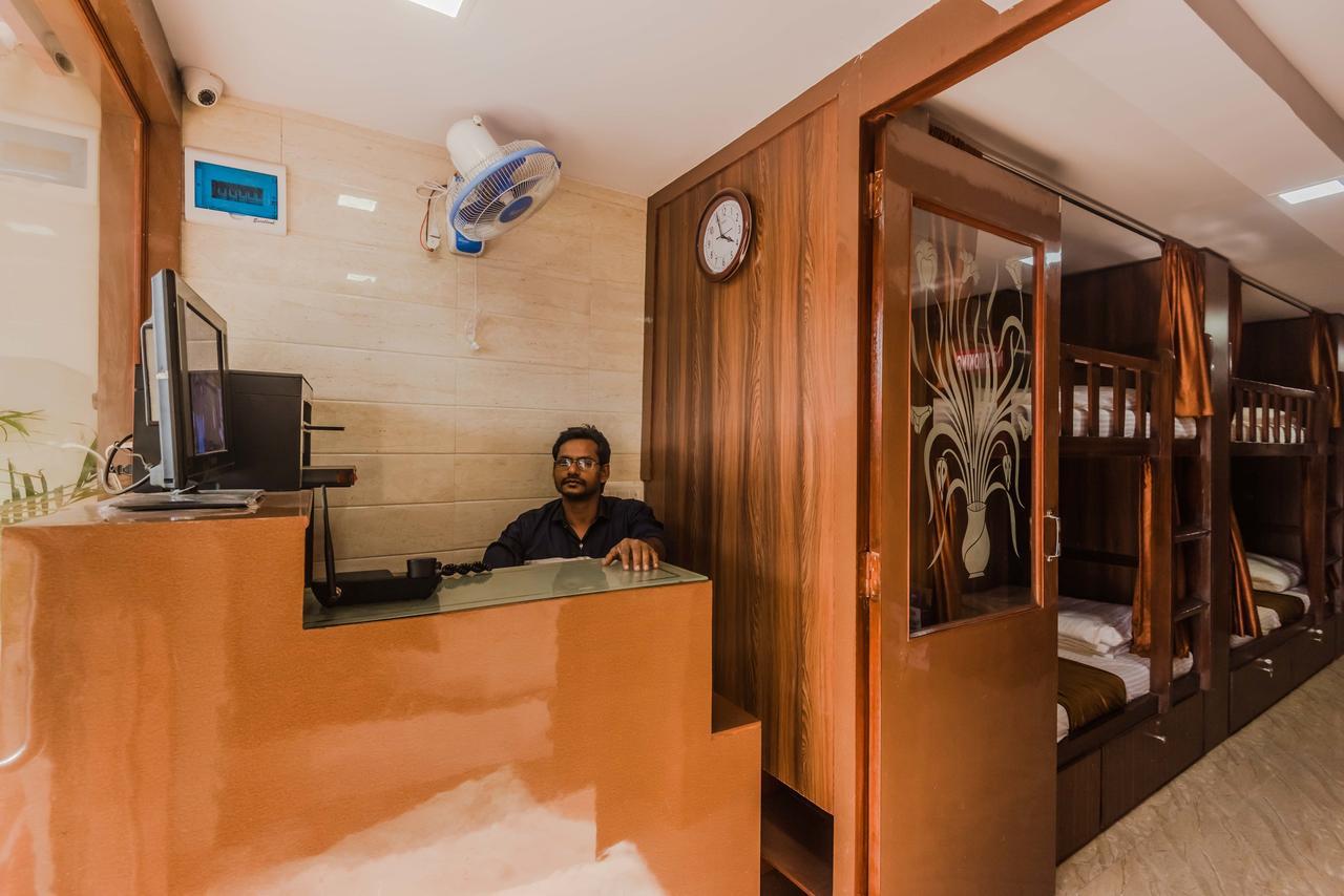 Awesome Dormitory - Men Only Mumbai Ngoại thất bức ảnh