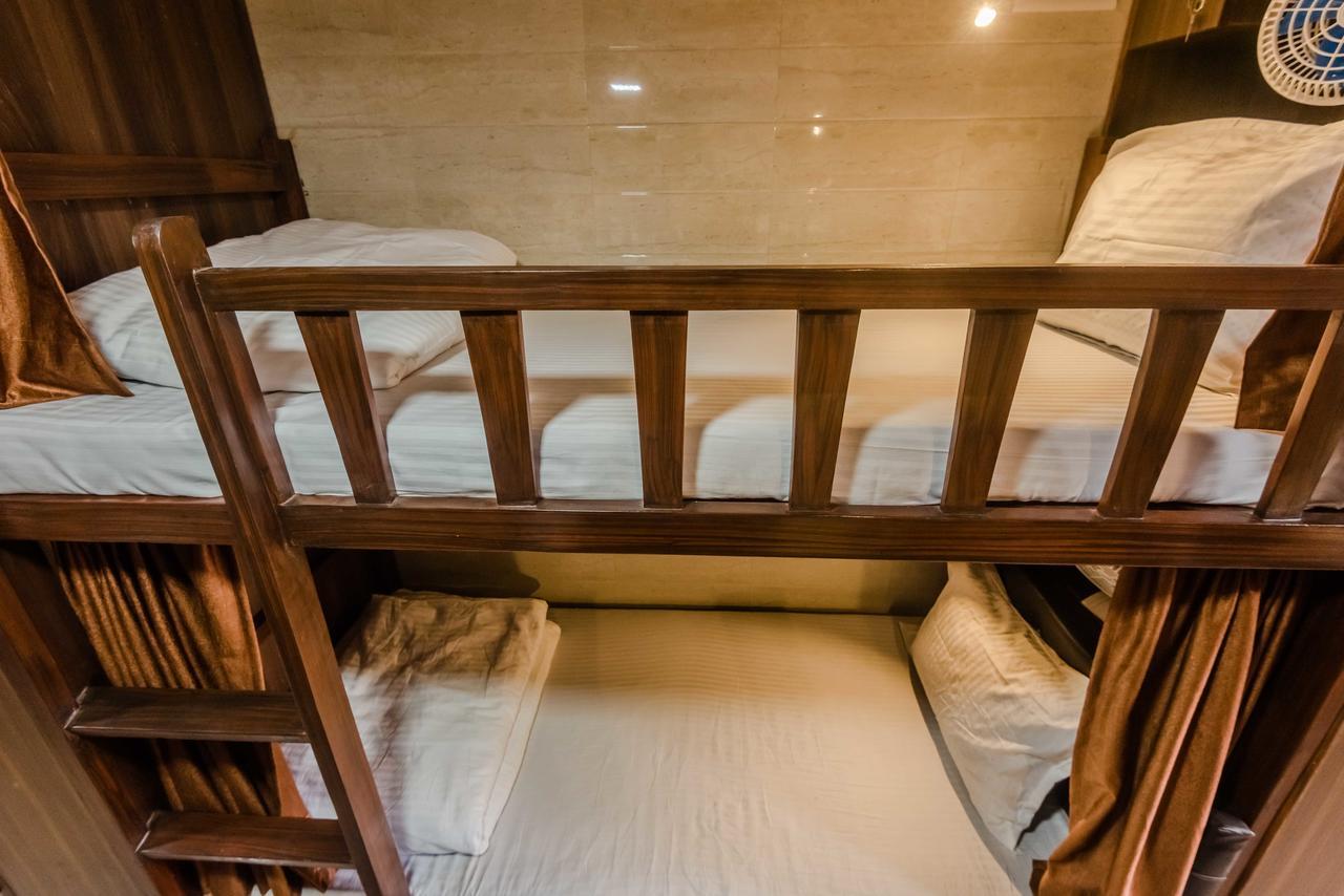Awesome Dormitory - Men Only Mumbai Ngoại thất bức ảnh