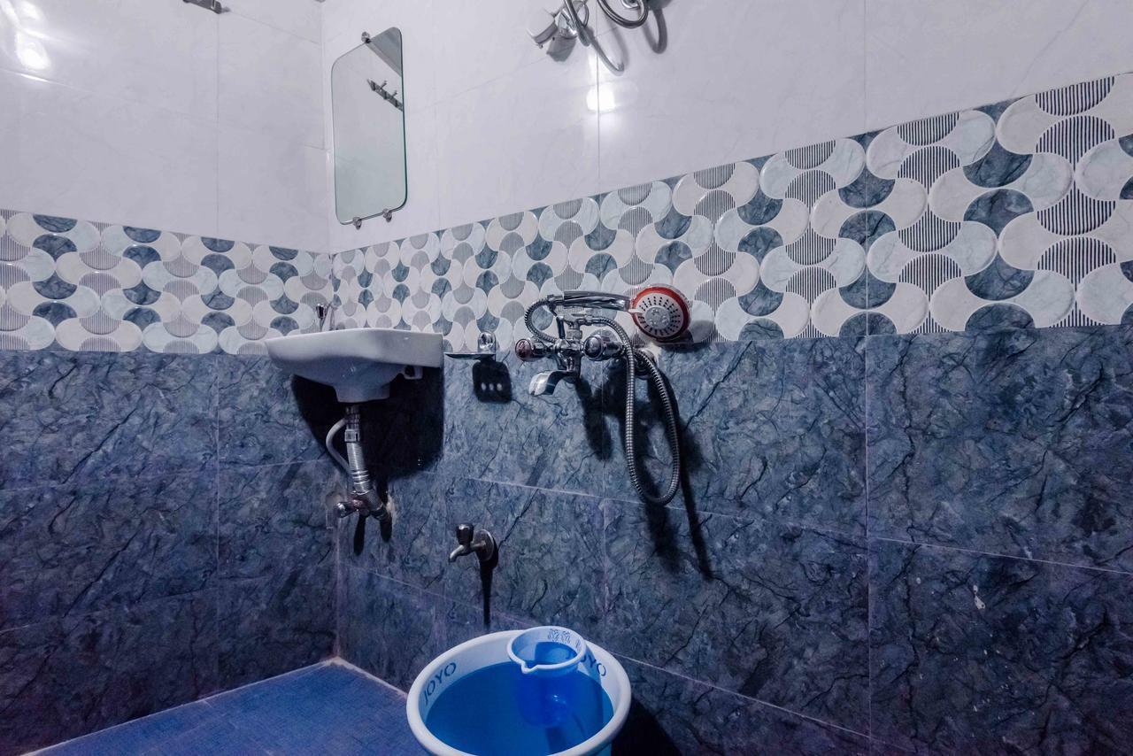 Awesome Dormitory - Men Only Mumbai Ngoại thất bức ảnh