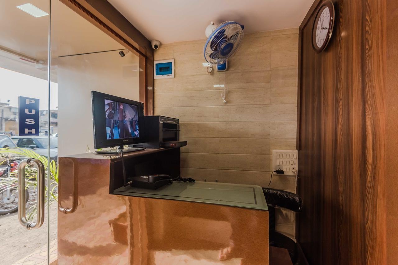 Awesome Dormitory - Men Only Mumbai Ngoại thất bức ảnh