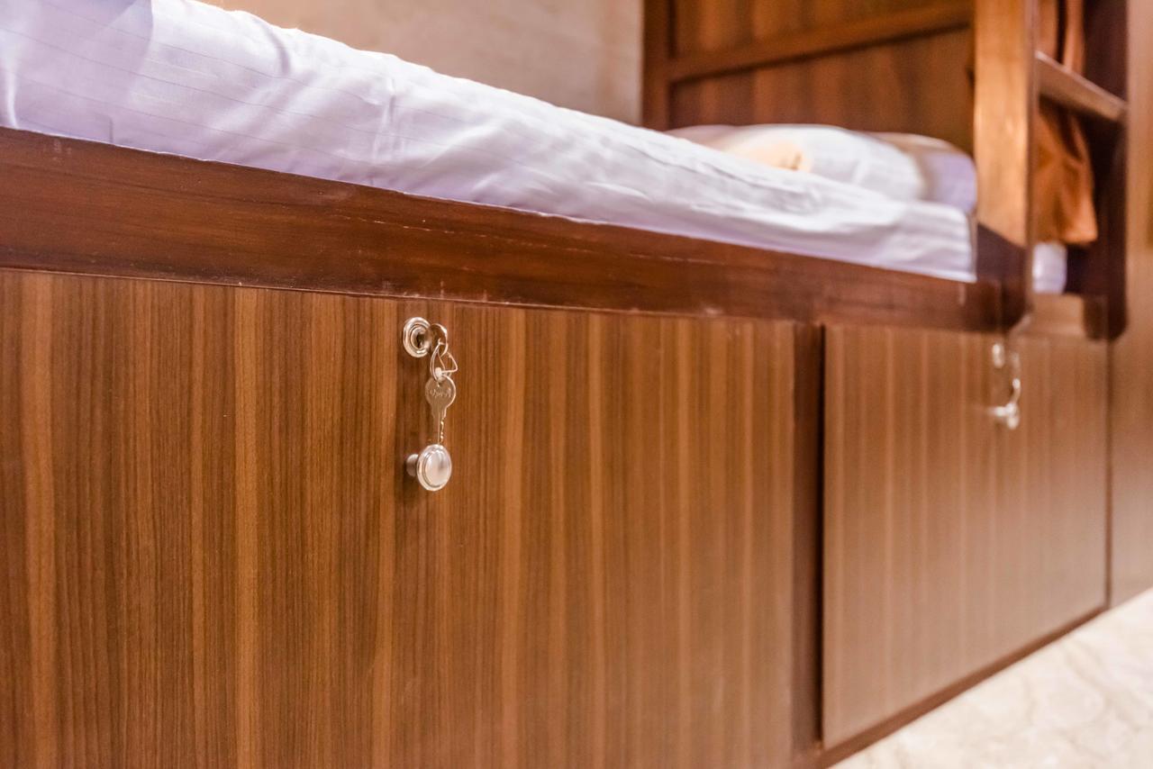 Awesome Dormitory - Men Only Mumbai Ngoại thất bức ảnh