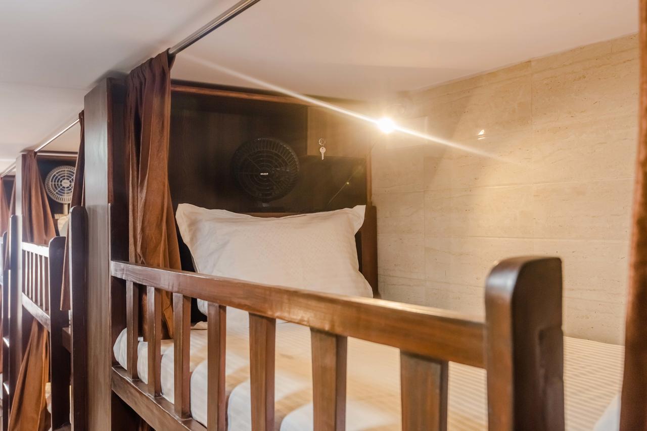 Awesome Dormitory - Men Only Mumbai Ngoại thất bức ảnh