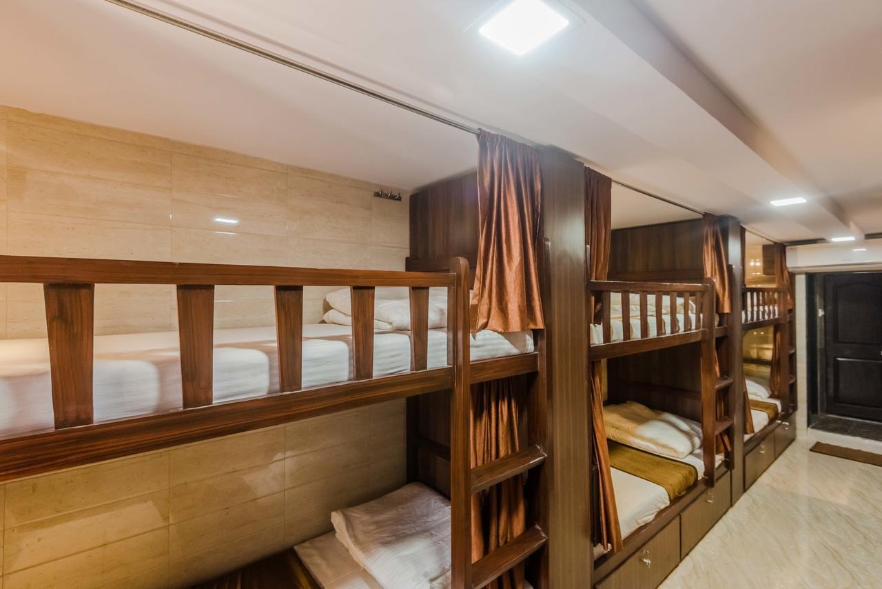 Awesome Dormitory - Men Only Mumbai Ngoại thất bức ảnh