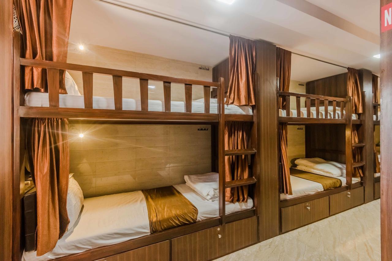 Awesome Dormitory - Men Only Mumbai Ngoại thất bức ảnh