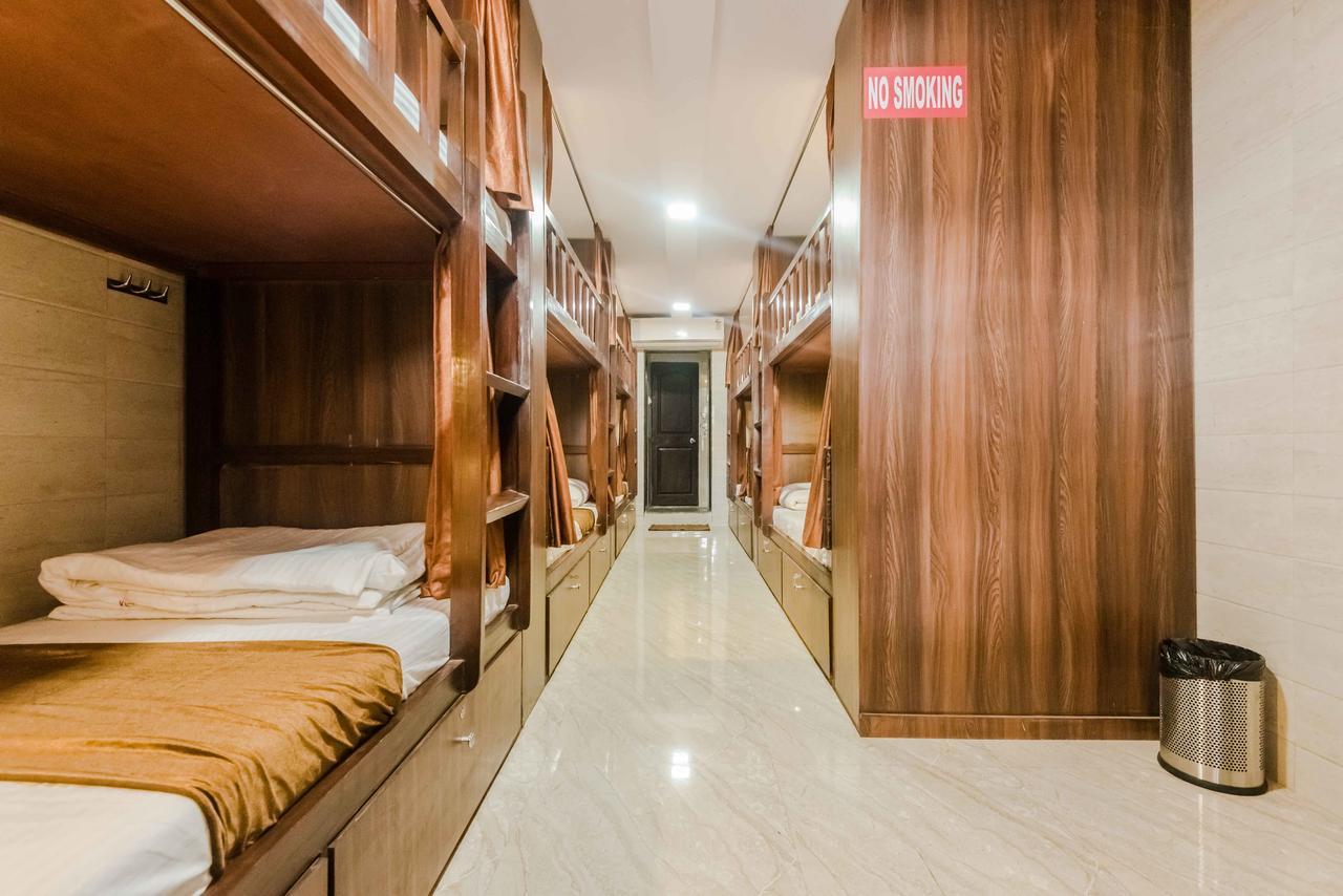 Awesome Dormitory - Men Only Mumbai Ngoại thất bức ảnh
