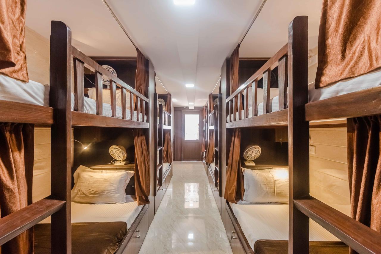 Awesome Dormitory - Men Only Mumbai Ngoại thất bức ảnh