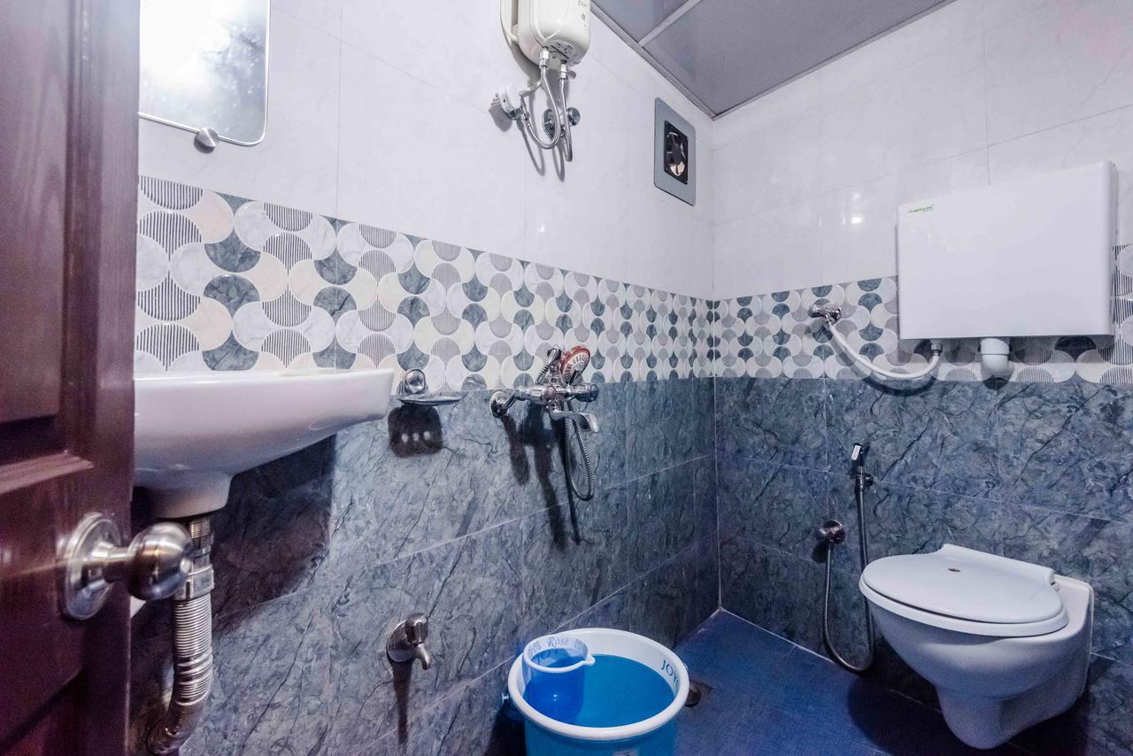 Awesome Dormitory - Men Only Mumbai Ngoại thất bức ảnh