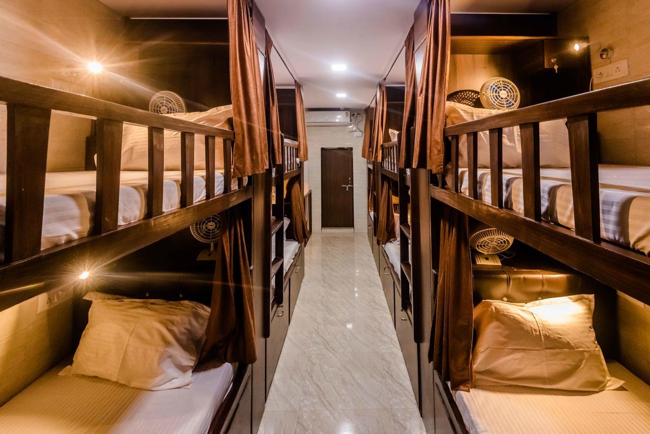Awesome Dormitory - Men Only Mumbai Ngoại thất bức ảnh