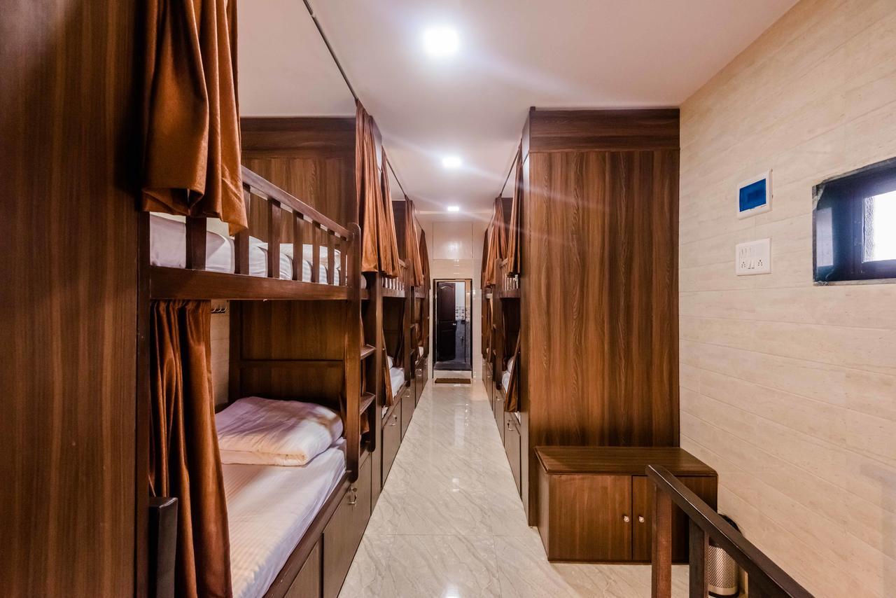 Awesome Dormitory - Men Only Mumbai Ngoại thất bức ảnh